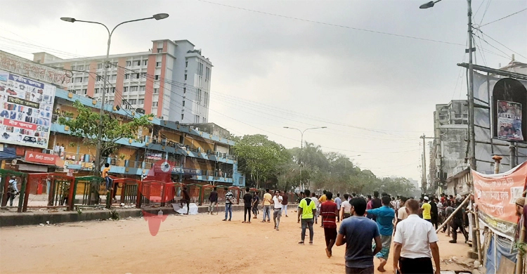 নিউমার্কেটে সংঘর্ষ: মামলায় বিএনপির মকবুলসহ ২৪ জনের নাম