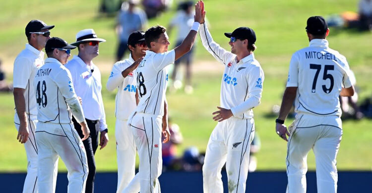 New Zealand fight back with late wickets after Bangladesh take lead