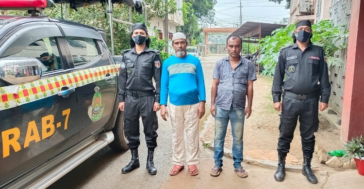 ফেনীতে ১৬৮২ লিটার চোরাই জ্বালানি তেলসহ গ্রেফতার ২