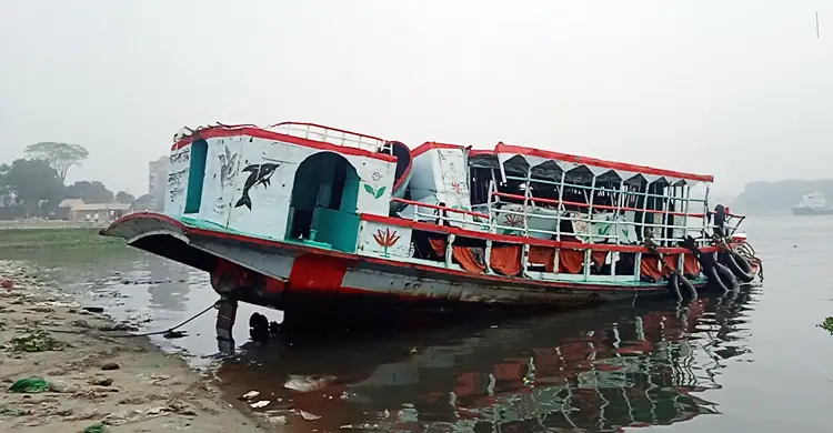 শীতলক্ষ্যায় লঞ্চডুবির ঘটনায় দুই মামলা