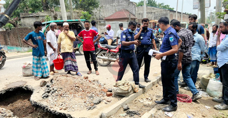 নারায়ণগঞ্জে রাস্তা কাটার সময় যুবক গ্রেফতার
