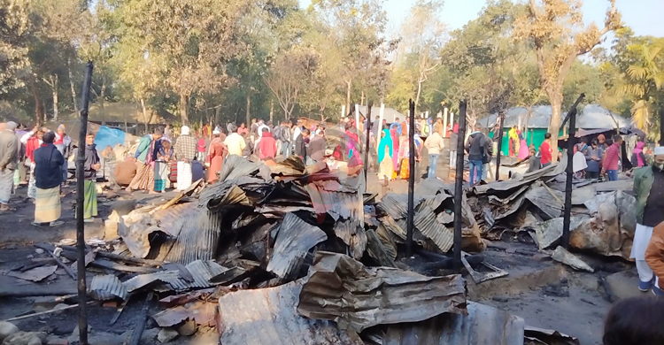 নীলফামারীতে ভয়াবহ অগ্নিকাণ্ডে নিঃস্ব ২১ পরিবার