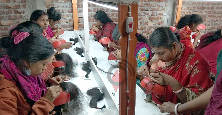 শত নারীকে স্বাবলম্বী করছে ডোমারের পরচুলা