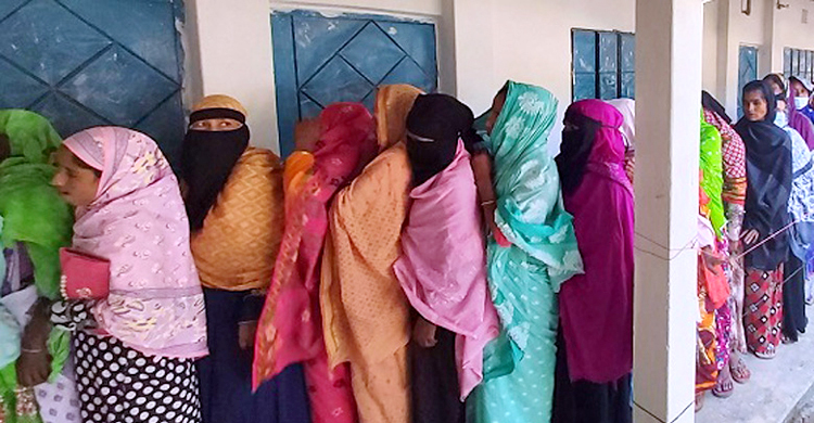 নীলফামারীতে নৌকার ভরাডুবি