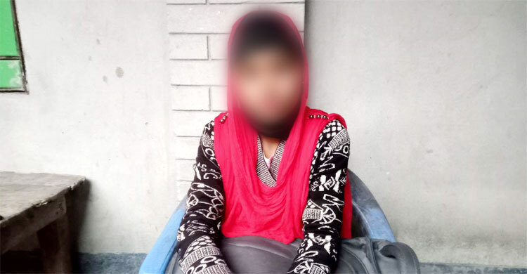 প্রাইভেট শিক্ষককে বিয়ের দাবিতে স্কুলছাত্রীর অনশন