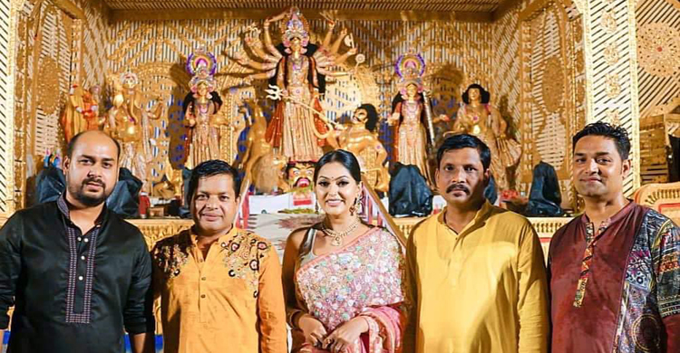 নরসিংদীর শীতলাবাড়ি দুর্গামণ্ডপে নিপুণ