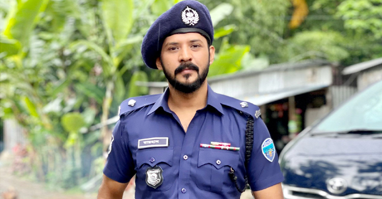 পুলিশ অফিসার নিরব