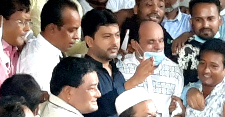 স্থানীয় প্রশাসনকে ভয়ভীতি না দেখানোর শর্তে নিক্সনের জামিন