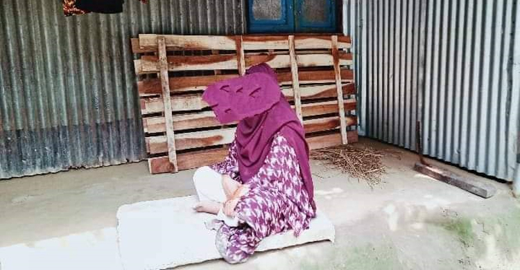 বিয়ের খবর শুনে প্রেমিকের বাড়িতে তরুণী, আত্মহত্যার হুমকি