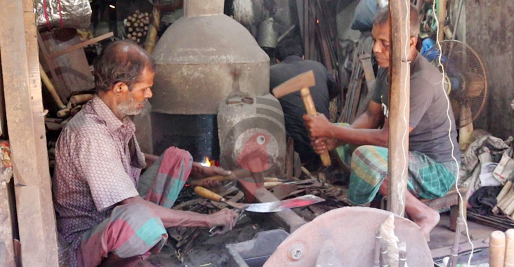 নওগাঁর কামারপল্লিতে লোডশেডিংয়ের বাগড়া
