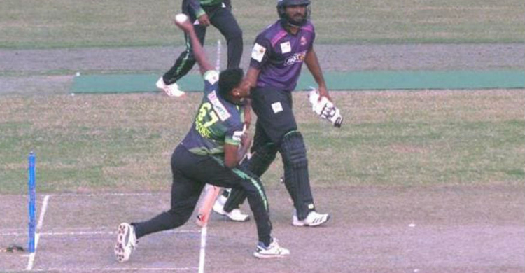 অথচ ‘সেই ম্যাচে’র রেফারির কাছেই যায়নি কোনো অভিযোগ