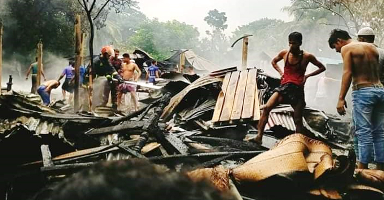 আগুনে বিয়েবাড়ির আনন্দ রূপ নিল বিষাদে
