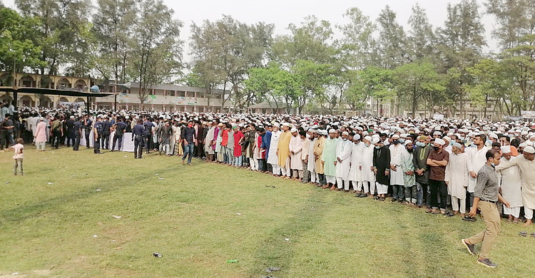 কবিরহাটে মওদুদ আহমদের জানাজায় মানুষের ঢল