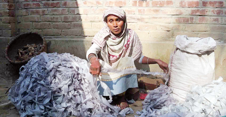 ঝুট কাপড়ে স্বাবলম্বী নওগাঁর নারীরা
