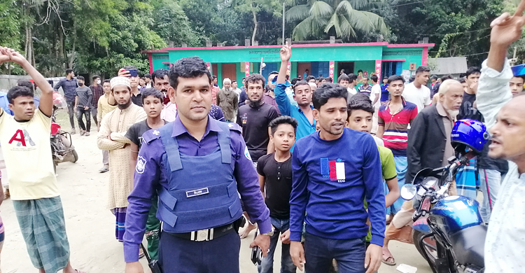 ভোটকেন্দ্রের পাশেই মিললো ব্যবহৃত ব্যালটের মুড়ি-সিল