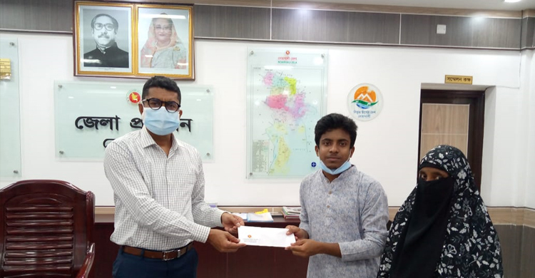 বাবা দিনমজুর, ছেলের মেডিকেলে ভর্তির খরচ দিলেন জেলা প্রশাসক