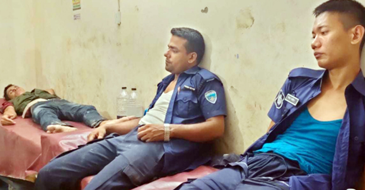 ফল শুনেই পরাজিত প্রার্থীর সমর্থকদের হামলা, পুলিশসহ আহত ৬