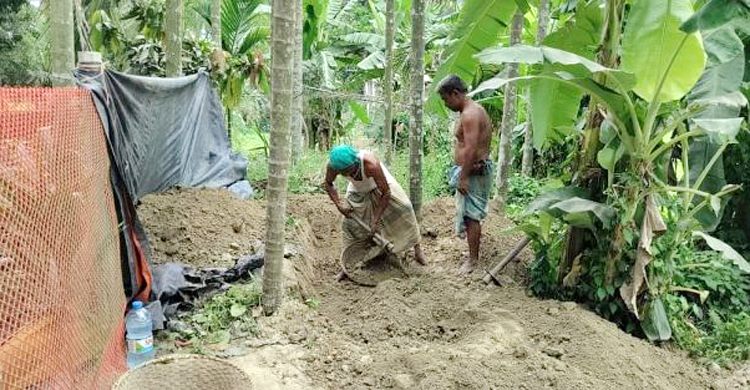 দাফনের দুই মাস পর গৃহবধূর মরদেহ উত্তোলন