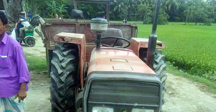 নোয়াখালীতে ট্রাক্টরের ধাক্কায় স্কুলশিক্ষিকা নিহত