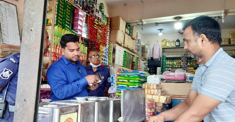 আটার কেজিতে ৫ টাকা বেশি নিয়ে জরিমানা গুনলেন ৫০ হাজার