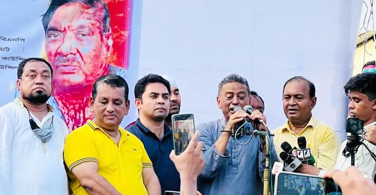 অদৃশ্য শক্তির ইশারায় দেশ চালাচ্ছে আওয়ামী লীগ: আমীর খসরু