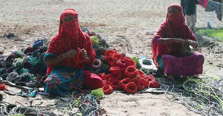 ঝুট কাপড়ে স্বাবলম্বী নওগাঁর নারীরা | মঙ্গলবার, ০৭ ফেব্রুয়ারি ২০২৩