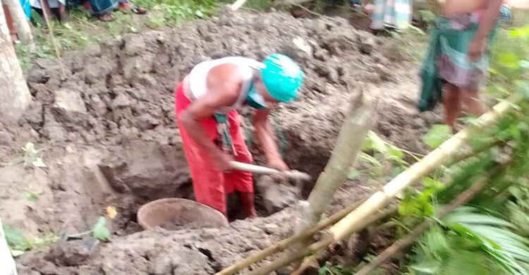 শাশুড়ির মামলায় সাড়ে ৩ মাস পর পুত্রবধূর লাশ উত্তোলন