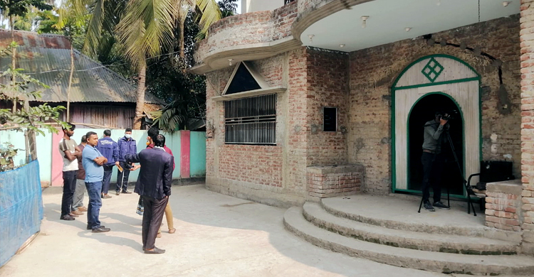 সেই আওয়ামী লীগ নেতার বাড়িতে এবার গুলির অভিযোগ