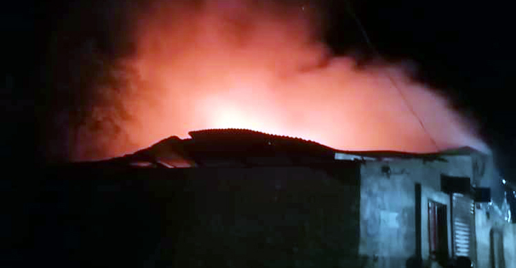 নোয়াখালীতে গোডাউনে আগুন, দেড় কোটি টাকার ক্ষয়-ক্ষতি