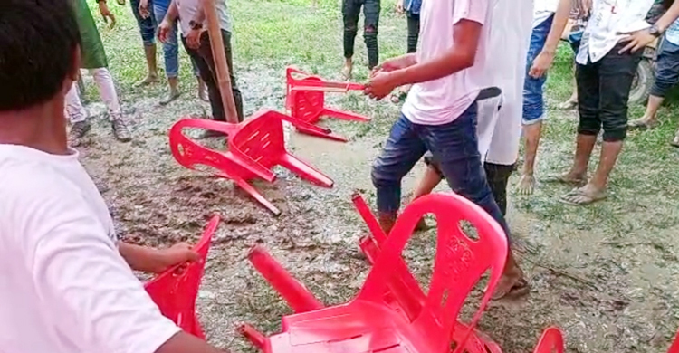 নোয়াখালীতে আওয়ামী লীগের সম্মেলনে হট্টগোল, চেয়ার ভাঙচুর