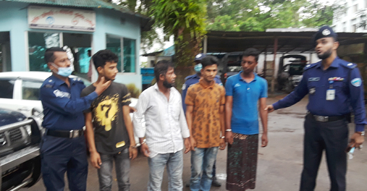 গৃহবধূকে নির্যাতনের ঘটনায় ইউপি সদস্যসহ গ্রেফতার ২