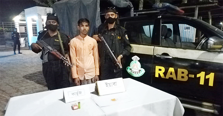 গুলি ও ইয়াবাসহ মাদক কারবারি আটক