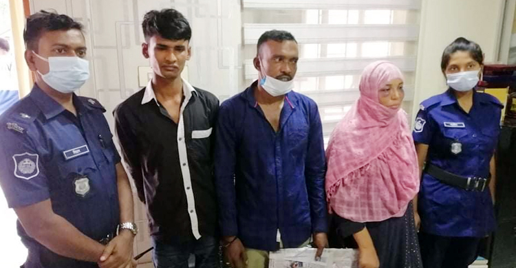 নোয়াখালীতে ছিনতাইকারী দলের ৩ সদস্য আটক
