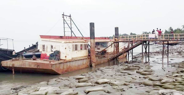 ৩ দিন ধরে হাতিয়ার সঙ্গে সারাদেশের নৌ চলাচল বন্ধ