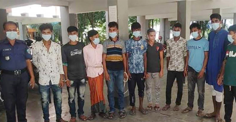 চায়ের দোকানে আইপিএল জুয়ার আসর, গ্রেফতার ১০