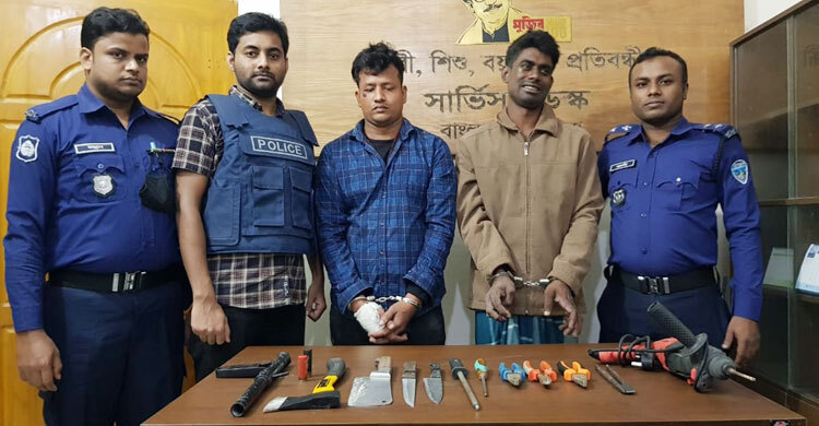 অস্ত্রসহ মোটরসাইকেল চোরাই চক্রের ২ সদস্য গ্রেফতার