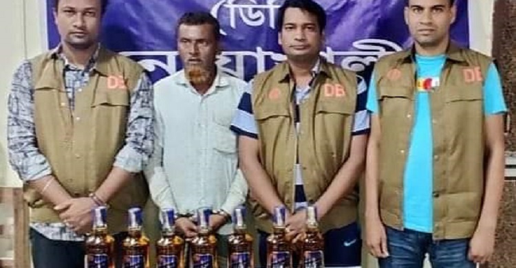 নোয়াখালীতে বিদেশি মদ-ফেনসিডিলসহ বৃদ্ধ আটক