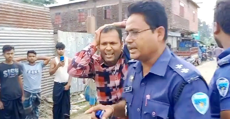 হাতিয়ায় ঘোড়ার শোডাউনে নৌকার হামলা, পুলিশসহ আহত ১২
