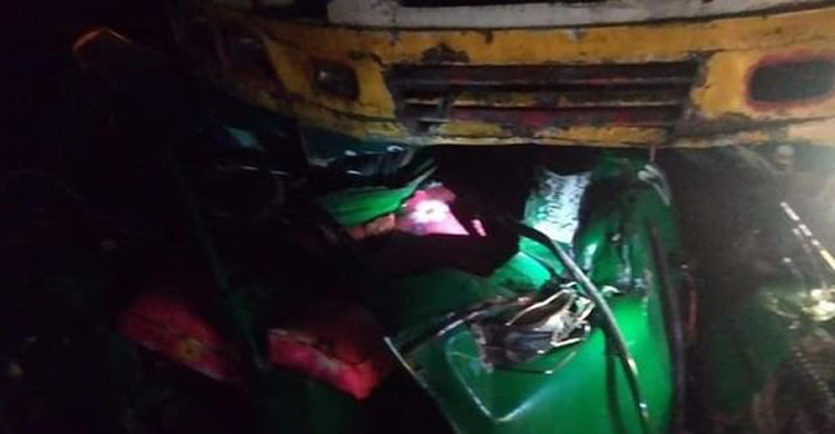 নোয়াখালীতে সুগন্ধা বাসের চাপায় অটোরিকশার চালকসহ ২ জনের মৃত্যু