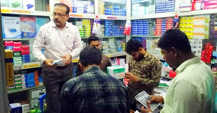 বেশি দামে মাস্ক বিক্রি করায় ৮০ হাজার টাকা জরিমানা