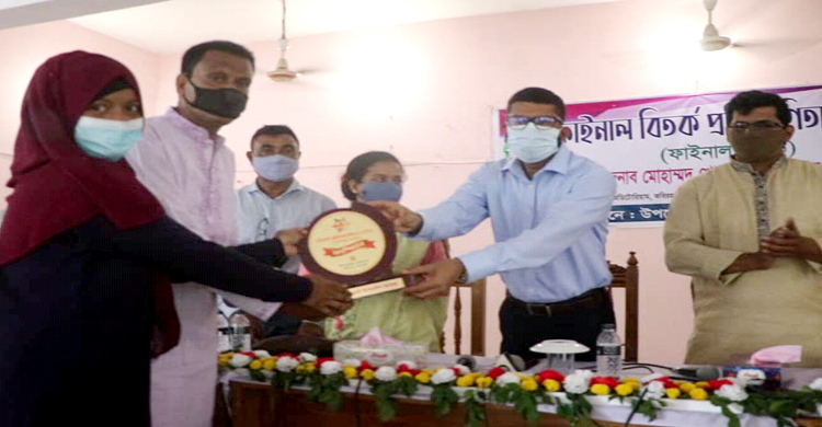 কবিরহাটে মুজিব শতবর্ষের বিতর্ক প্রতিযোগিতার পুরস্কার বিতরণ