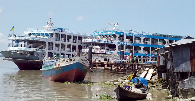 দিনভর বৃষ্টিতে উত্তাল নদী, নোয়াখালীতে নৌচলাচল বন্ধ