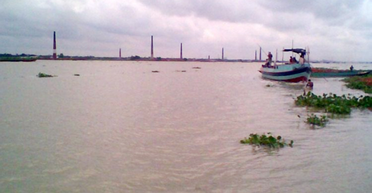 স্ত্রীকে বাঁচাতে গিয়ে নদীতে প্রাণ গেলো স্বামীর