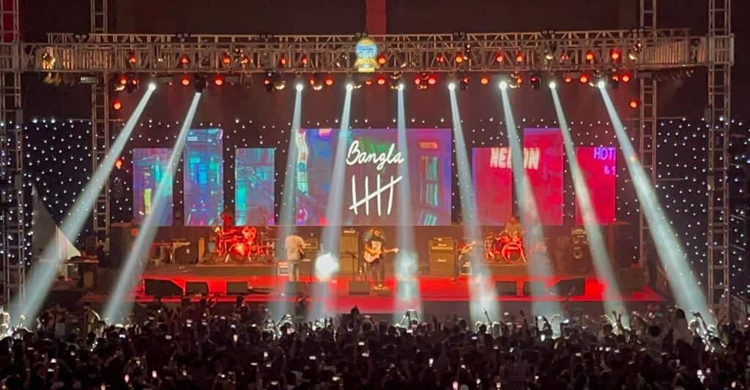 ‘নদী রক্স কনসার্টে’ তারুণ্যের ঢল
