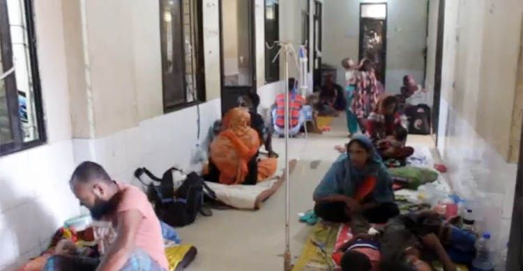 নোয়াখালীতে বেড়েছে ডায়রিয়ার প্রকোপ, হাসপাতালের মেঝেতেও নেই ঠাঁই