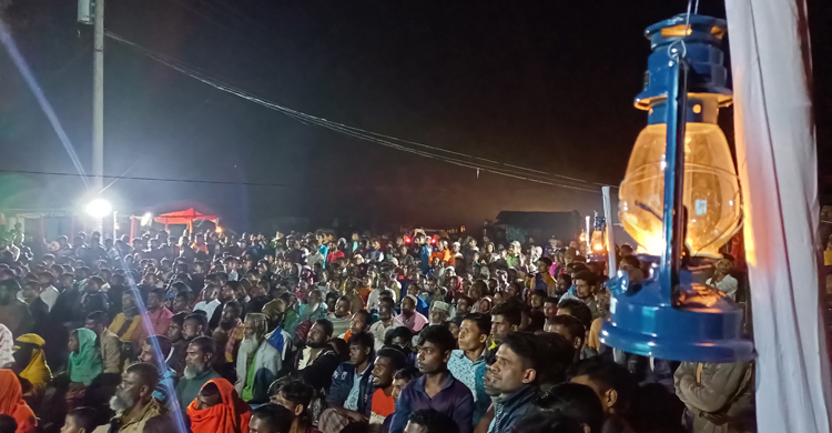 মুক্তির আগে &lsquo;নোনা জলের কাব্য&rsquo; দেখলেন গঙ্গামতি গ্রামের জেলেরা