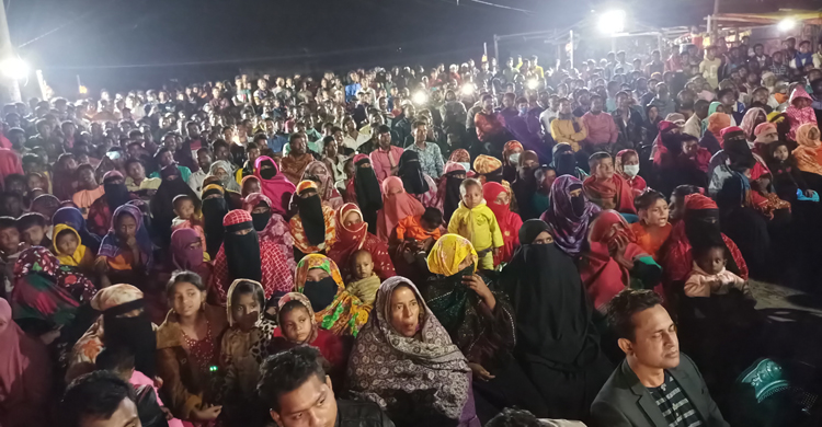 মুক্তির আগে &lsquo;নোনা জলের কাব্য&rsquo; দেখলেন গঙ্গামতি গ্রামের জেলেরা