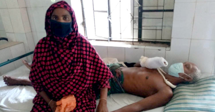 স্ত্রী ও তিন সন্তানের হামলায় হাসপাতালে বৃদ্ধ