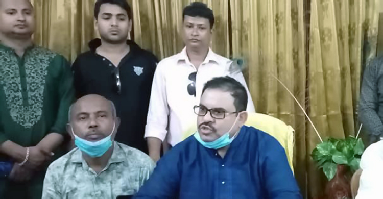 অপপ্রচারের প্রতিবাদে উপজেলা পরিষদ চেয়ারম্যানের সংবাদ সম্মেলন