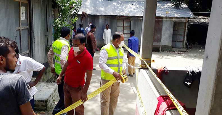 বাড়িওয়ালাসহ ৩ জনকে কুপিয়ে হত্যার ঘটনায় মামলা